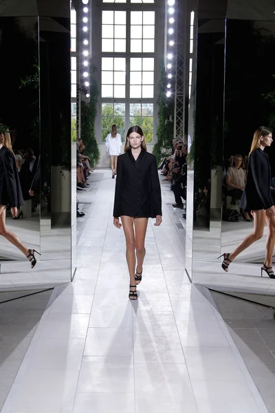Look 30